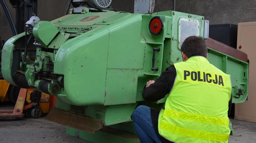 Policja rozbiła nielegalną fabrykę tytoniu