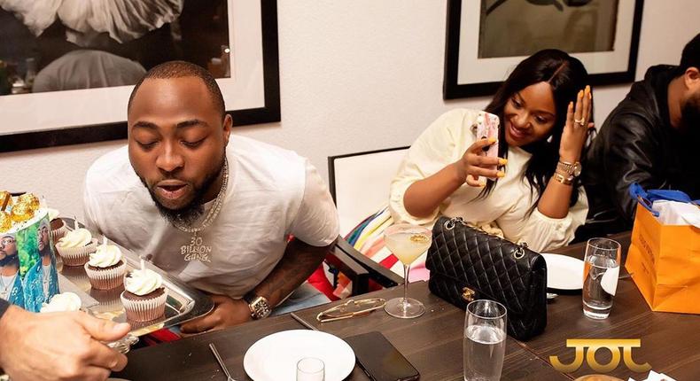 One of the cutest conversations you’d spot on social media today is that of Davido promising to get his fiancee, Chioma pregnant again. [Instagram/TheChefChioma]