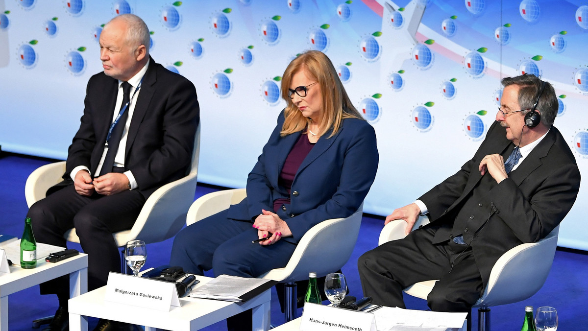 Uczestnicy dzisiejszego panelu rozmawiali w ramach Forum Europa-Ukraina w podrzeszowskiej Jasionce. Wskazywali m.in., że bilans ostatniego 30-lecia jest pozytywny, ale Europa jest obecnie w kryzysie spowodowanym m.in. brexitem.