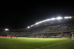 Uchodźcy z Ukrainy zamieszkali na stadionie wybudowanym przed Euro
