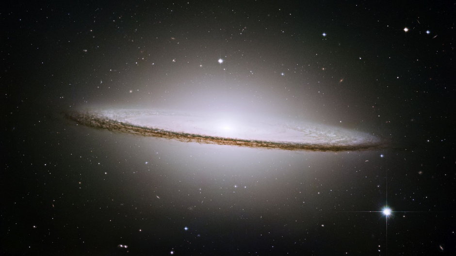 Galaktyka M104, zwana też Galaktyką Sombrero