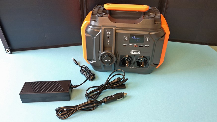 The scope of delivery of the Flashfish A501.