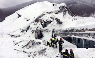 Nowy bilans tragedii we Włoszech: 9 osób uratowano, 23 zaginione w zasypanym hotelu