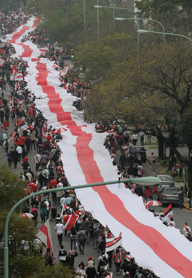 Takiej flagi jeszcze nie było. Zobacz, co zrobili kibice River Plate