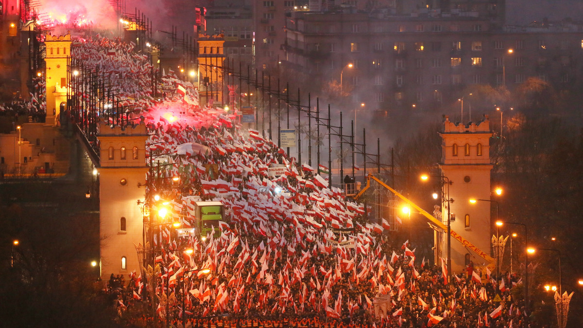 Kobiety, które stanęły naprzeciw Marszu Niepodległości w 2017 r. z banerem "Faszyzm Stop", a następnie zostały pobite i oplute przez członków manifestacji, zostały uniewinnione. Wcześniej sąd zażądał od nich grzywny w wysokości 200 zł za "przeszkadzanie w przebiegu niezakazanego zgromadzenia publicznego". Wyrok jest nieprawomocny.