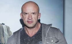 Mroczna przeszłość Oświęcińskiego. Gwiazdor "Pitbulla" siedział w więzieniu za przynależność do gangu