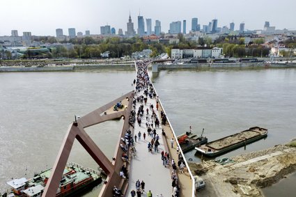 Warszawa coraz bardziej "odjeżdża". Jest nowy raport