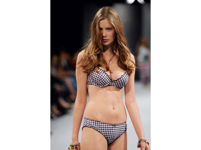 Bieliźniane figle-migle - kolekcja bielizny United Colors of Benetton na lato 2011.