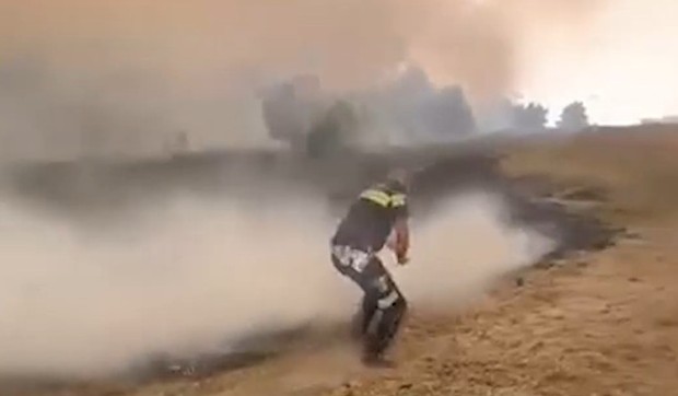 Policajac u borbi sa požarom