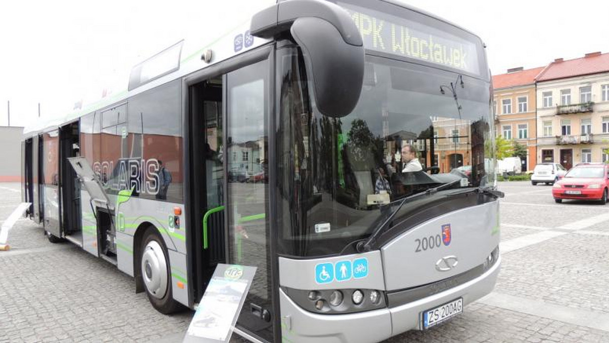 Na ulicach Włocławka pojawił się nietypowy "Solaris". Nowy autobus napędzany silnikiem spalinowo-elektrycznym poddawany jest testom we włocławskim MPK.