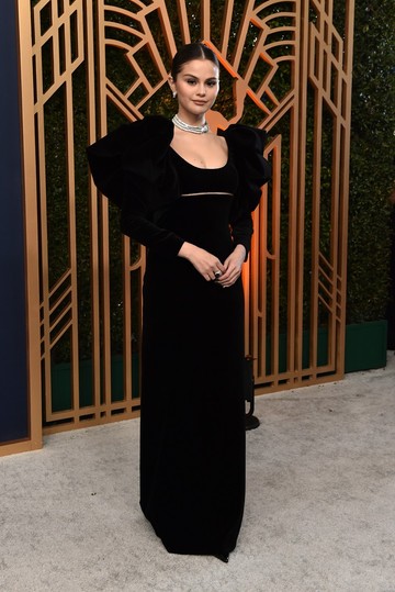  Selena Gomez Oscar de la Renta ruhában