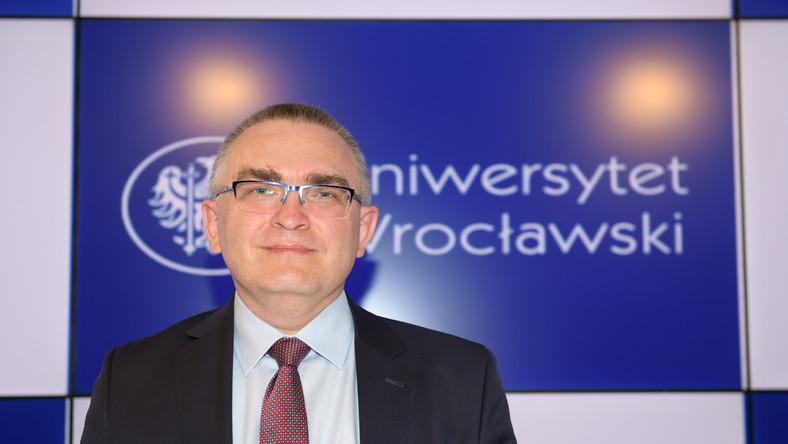 Dotychczasowy dziekan Wydziału Nauk Historycznych i Pedagogicznych Uniwersytetu Wrocławskiego prof. Przemysław Wiszewski został w poniedziałek wybrany na nowego rektora tej uczelni.