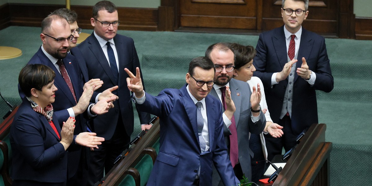 Mateusz Morawiecki mógł liczyć na owacje od posłów PiS, ale to nie on wzbudził wśród nich największy entuzjazm.