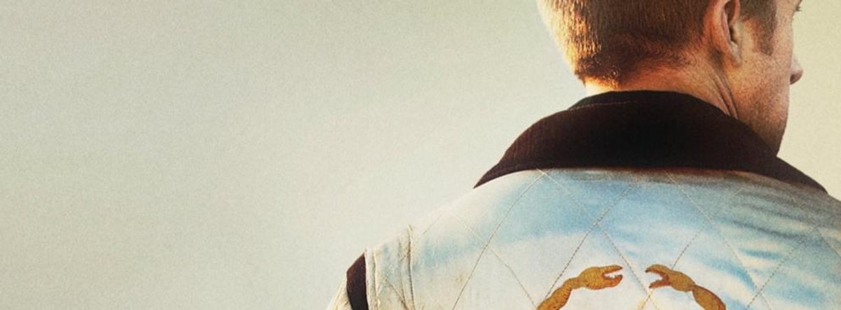 Drive SoundtrackFragment recenzji filmu, z którego pochodzi muzyka:Dystrybutor reklamuje film, kładąc nacisk na brawurową akcję i szybkie tempo. Widzowie w ten sposób skuszeni mogą przeżyć spore rozczarowanie: „Drive” toczy się w kontemplacyjnym, hipnotyzującym tempie, od czasu do czasu przerywanym wybuchami gwałtownej przemocy. Nie jest to kino, do jakiego przyzwyczaiło nas Hollywood – przypomina moralitet, w którym więcej rozgrywa się w spojrzeniach i gestach bohaterów niż w dialogach i akcji.PRZECZYTAJ PEŁNĄ RECENZJĘ