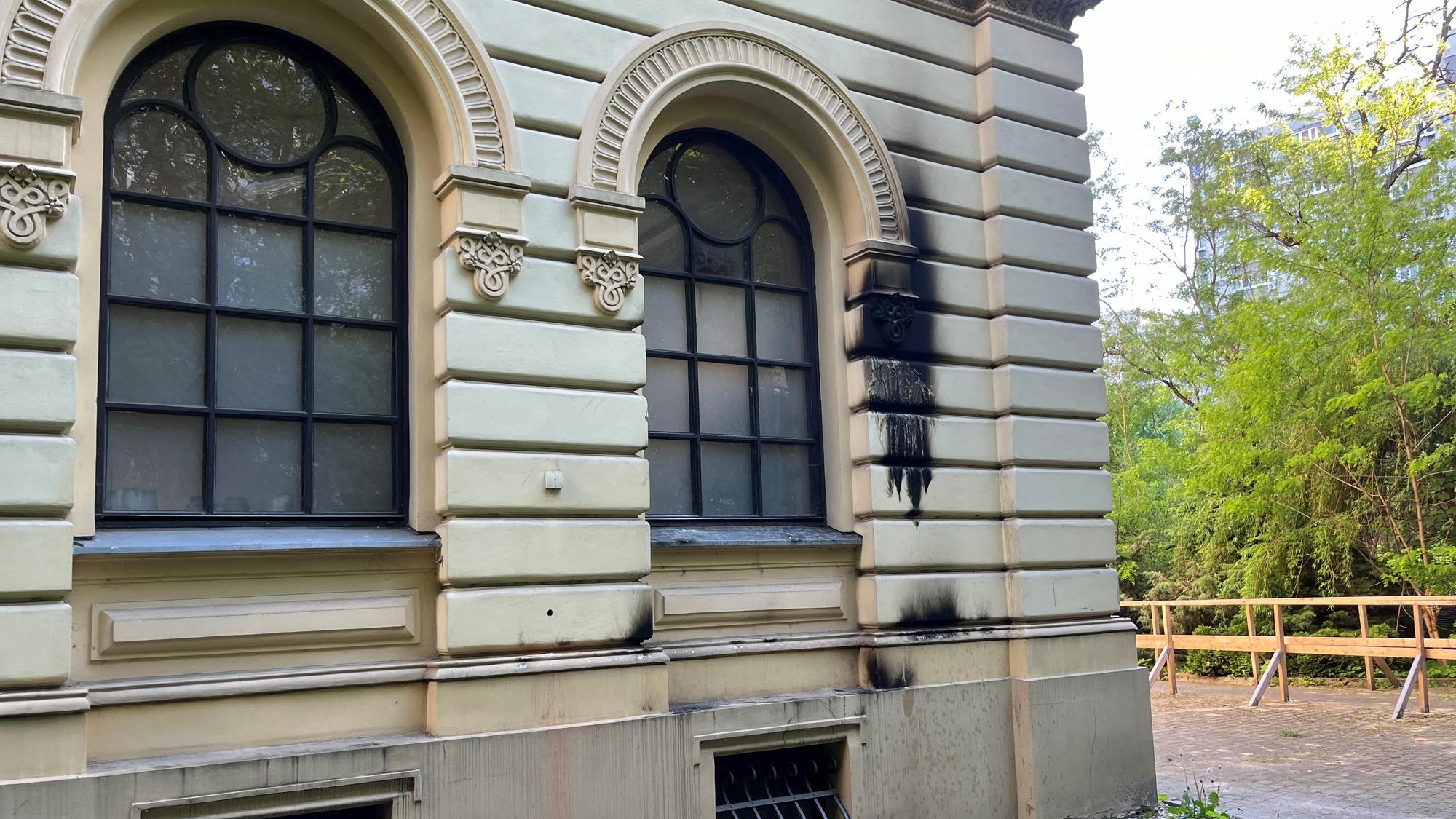 Stopy po útoku na synagógu vo Varšave