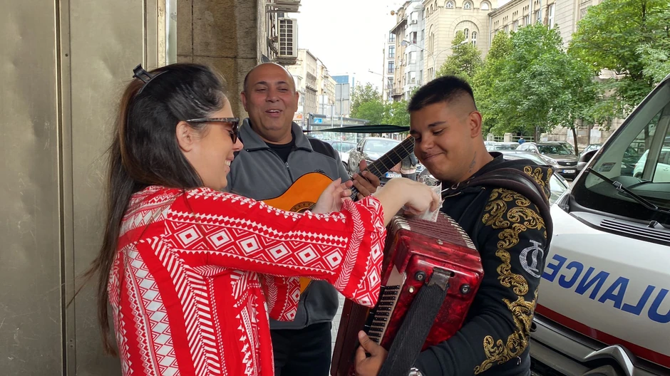 Dinča izveo ženu iz porodilišta