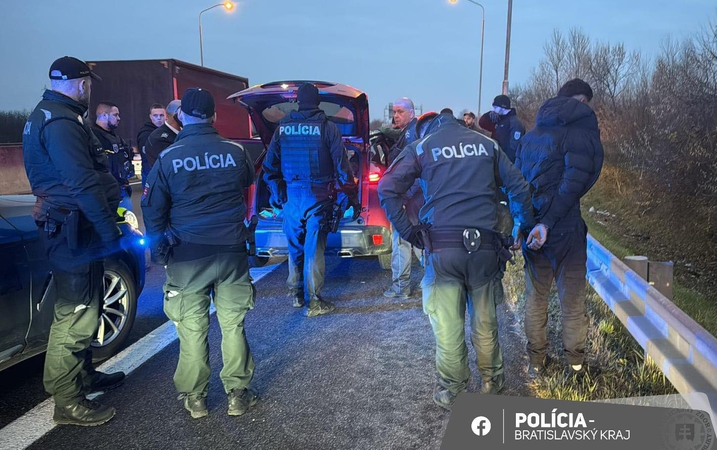 Polícia zadržala šesť migrantov.