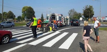 Groźny wypadek pod Garwolinem. Samochód potrącił kobietę na wózku