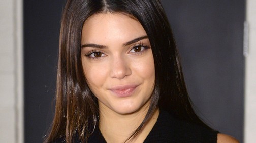 Botrány! Kendall Jenner fotóst vert