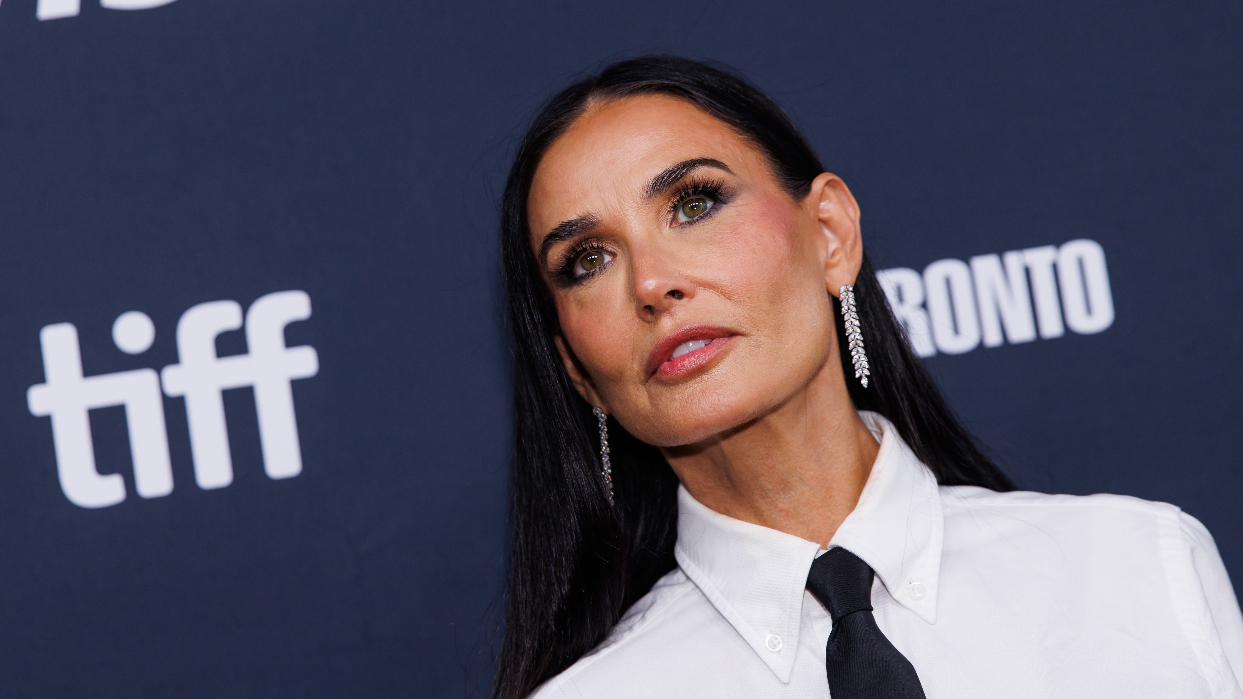 Porig alázták és megszégyenítették Demi Moore-t!  A vetkőzéséről van szó