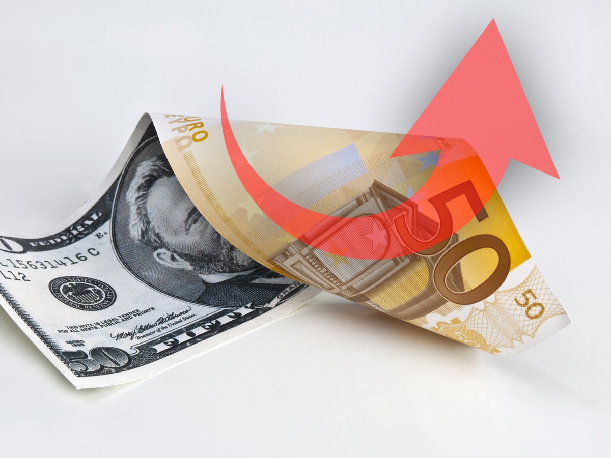 Dramatičan pad evra, najniži kurs prema dolaru od 2025: Investitori u panici, cene nafte skaču gore