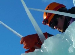 Lodowy pałac zachwyca turystów w New Hampshire. WIDEO