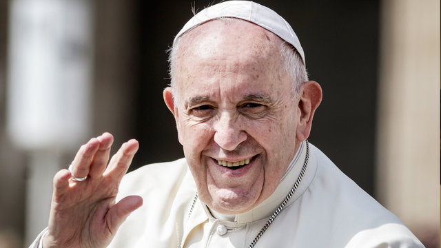 „Elképzelhető” - Ferenc pápa nyilatkozott a cölibátus eltörléséről