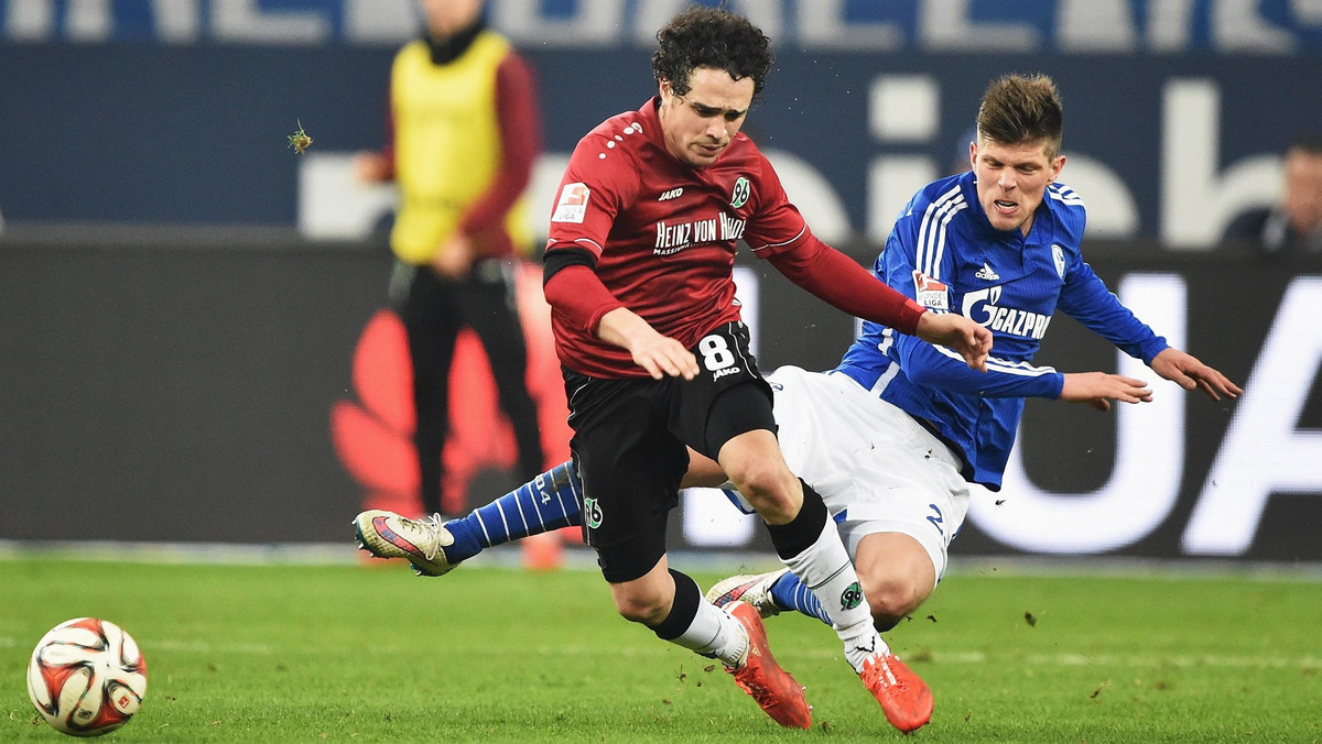 Bardzo źle rozpoczął ligowy rok Klaas-Jan Huntelaar. Napastnik Schalke 04 Gelsenkirchen w meczu przeciwko Hannoverowi 96 zobaczył czerwoną kartkę. Teraz Holender będzie musiał pauzować przez najbliższe sześć spotkań.