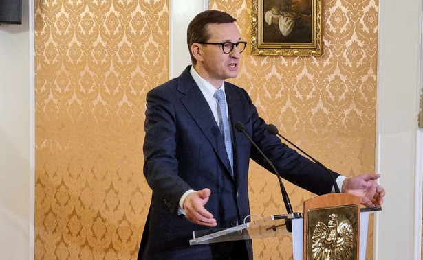 premier Mateusz Morawiecki podczas wizyty w ambasadzie polskiej w Madrycie.
