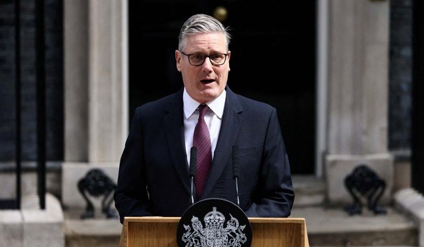 Kir Starmer obratio se novinarima ispred sedišta Vlade i objavio da se povlači sa mesta premijera | Foto: REUTERS/Jack Taylor