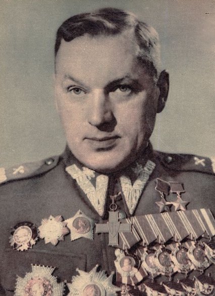 Konstanty Rokossowski w mundurze Marszałka Polski, 1949 rok (domena publiczna)