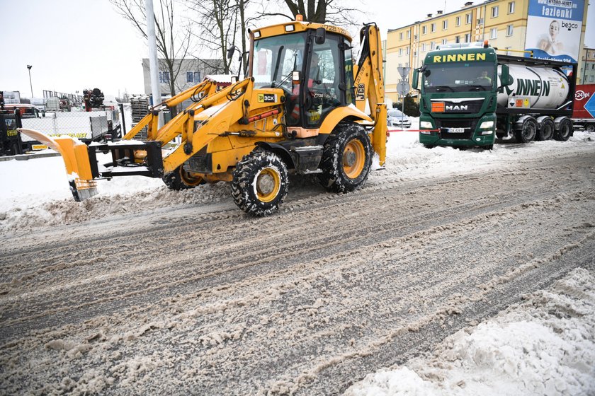 Pogodowy armagedon w całej Polsce! Zima znów zaskoczyła drogowców...