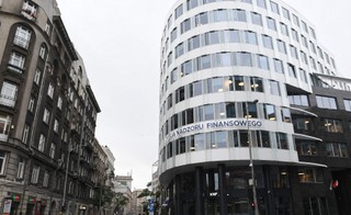 Chrzanowski domagał się nowych uprawnień dla KNF. Chciał przymusowo łączyć banki