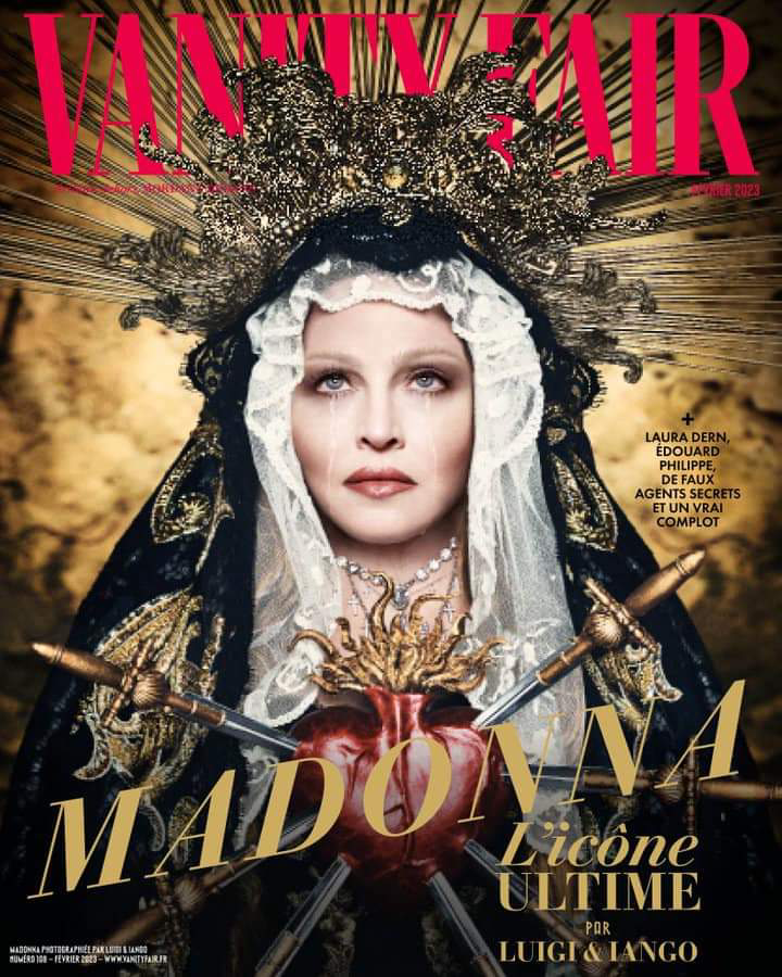 Madonna prezlečená do šiat biblických postáv.