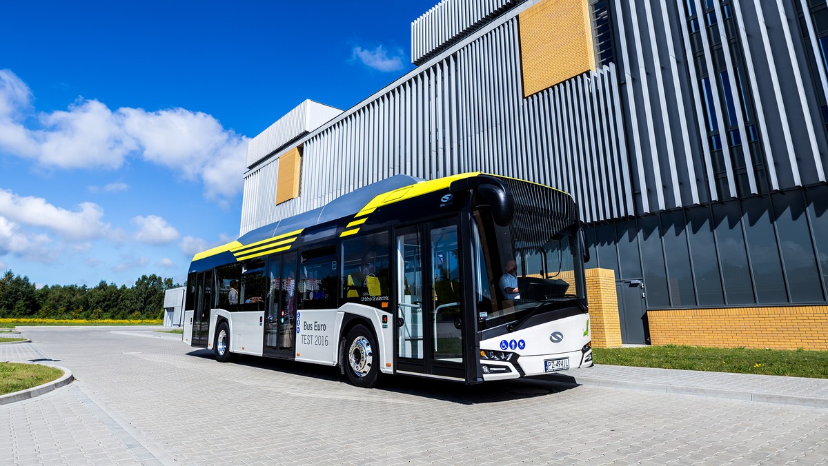 Spółka Solaris Bus &amp; Coach poinformowała dzisiaj o rozpoczęciu dostaw 15 sztuk elektrycznych 12-metrowych autobusów do Berlina. Jest to realizacja umowy podpisanej w ub. roku z berlińskim przewoźnikiem na zakup bezemisyjnych autobusów.