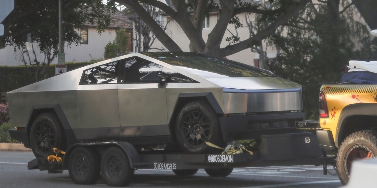 Odholowany Tesla Cybertruck, 28 marca 2024 r.