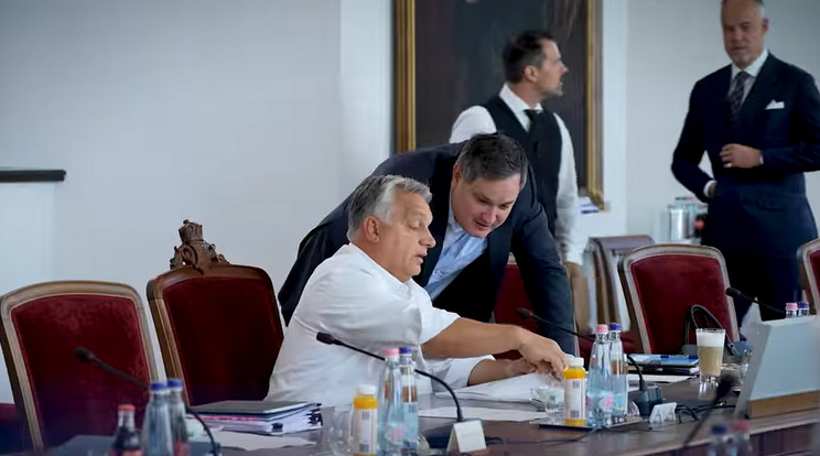 Orbán Viktor a kormányülésen / Fotó: Facebook