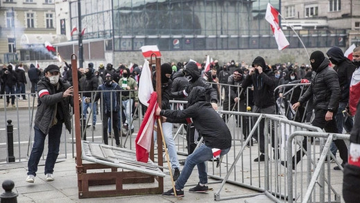 Marsz Niepodległości. Policja publikuje wizerunki poszukiwanych