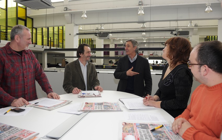 Veselin Simonović na kolegijumu Blica sa proslavljenim košarkaškim trenerom Svetislavom Pešićem