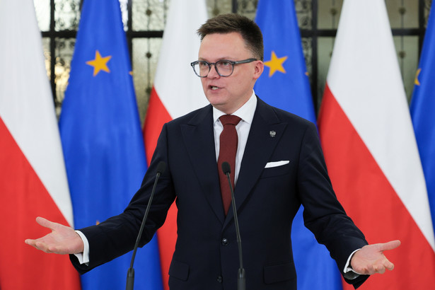 Marszałek Sejmu Szymon Hołownia podczas konferencji prasowej w Sejmie w Warszawie