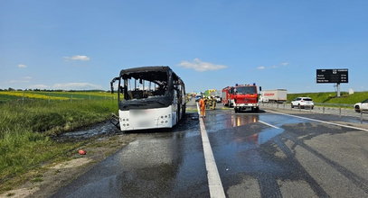 Dramat na A4! Autobus z wycieczką szkolną stanął w płomieniach. W środku ponad 40 osób