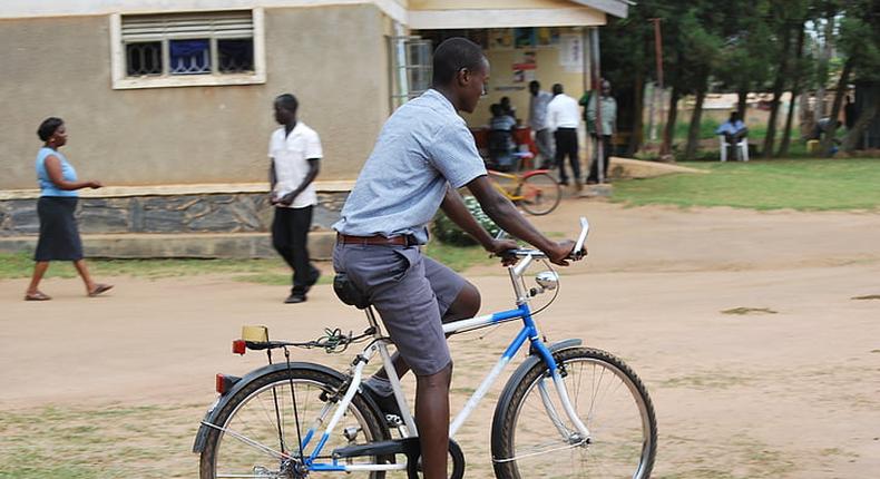 african-uganda-bicycle-riding-preview