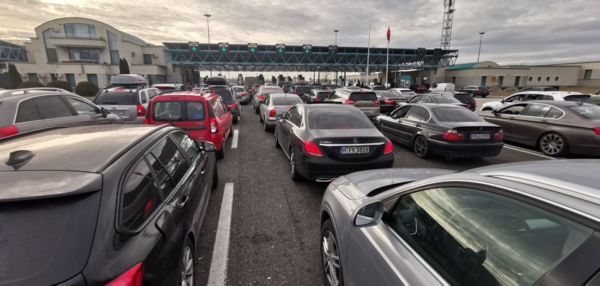 Šest kolona za ulaz u Srbiju i čekanje od četiri sata