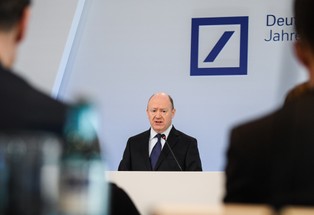 Kolejny rok ze stratą. Dyrektor Deutsche Banku ma coraz mniej czasu, aby postawić instytucję na nogi