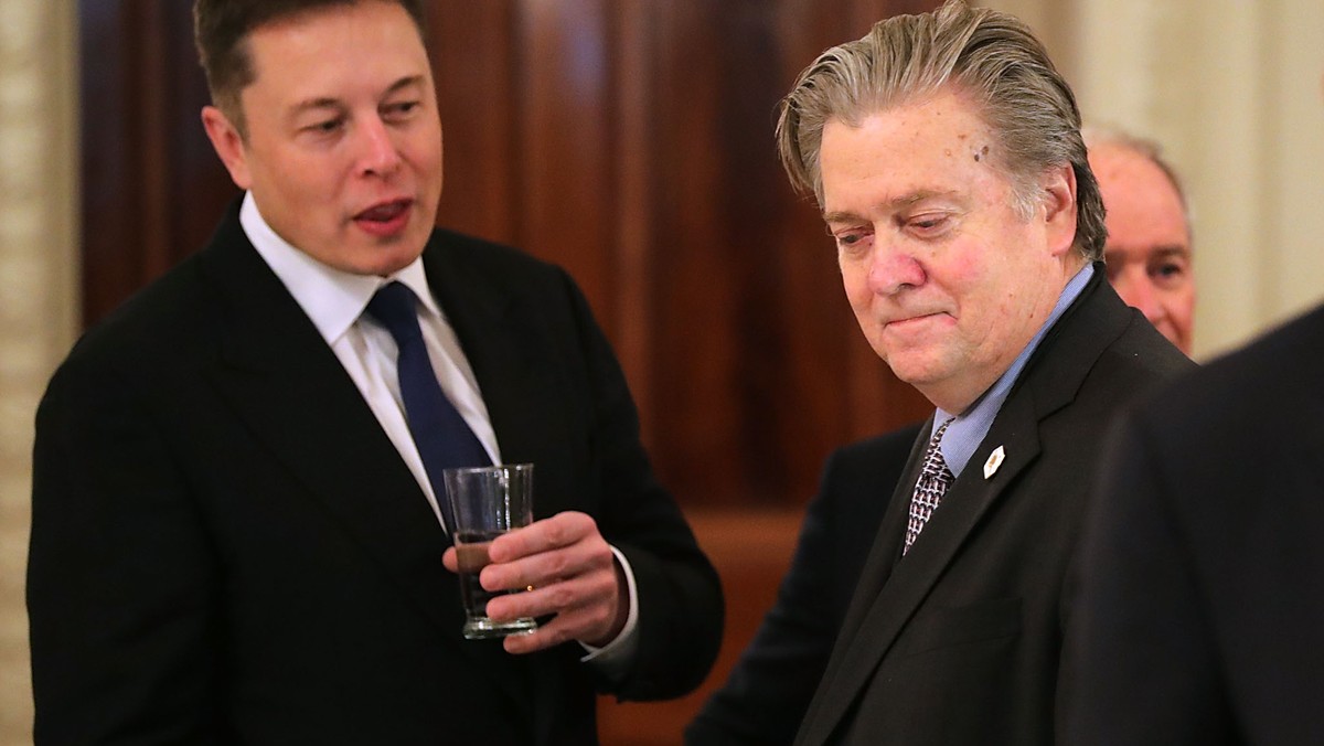 Były doradca Donalda Trumpa Steve Bannon krytykuje Elona Muska w kontekście wpływów politycznych [Źródło: Onet]