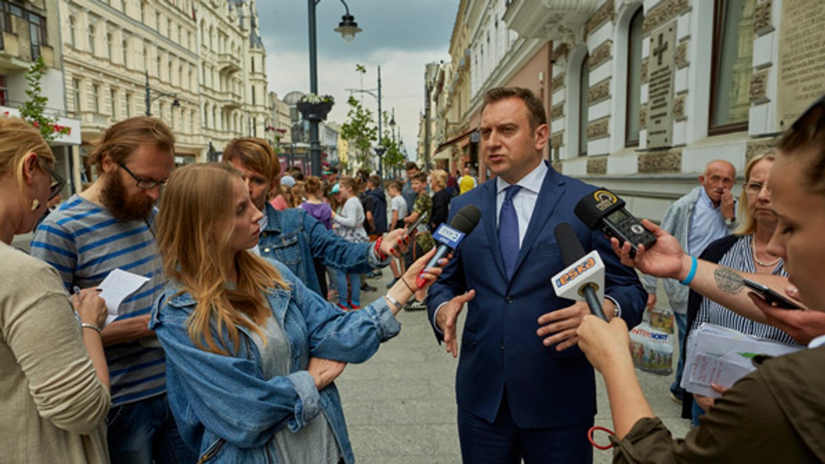 Wszystkie chętne dzieci mają zapewnione miejsca w przedszkolach miejskich, choć nie każde z nich dostanie się do wybranej przez opiekunów placówki. Część rodziców wciąż nie zapisała dzieci do szkół podstawowych, spóźnia się ponad 500 osób.