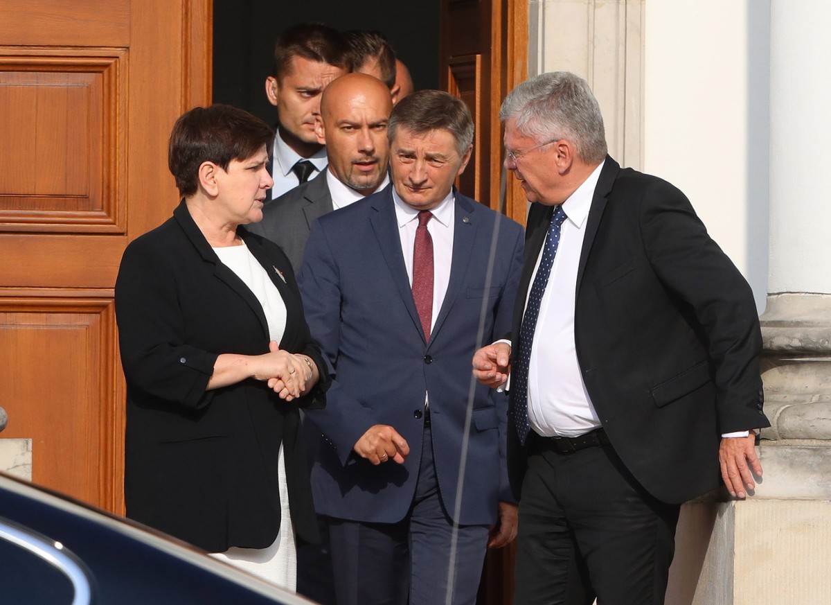Koniec spotkań w siedzibie PiS. Karczewski: Przecież prezydent powiedział, że napisze ustawy, to czekamy