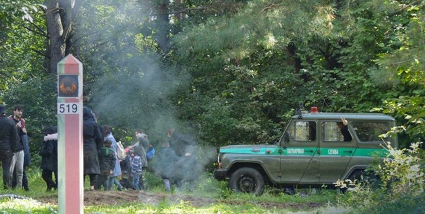 SG: Kolejna grupa migrantów szykuje się do nielegalnego przekroczenia granicy [WIDEO]