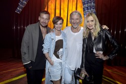 Istne oblężenie ścianki: gwiazdy na pokazie Roberta Kupisza