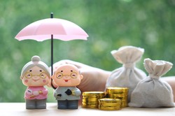 ZUS: Wypłaty emerytur i rent w grudniu 2025 r. [Harmonogram]